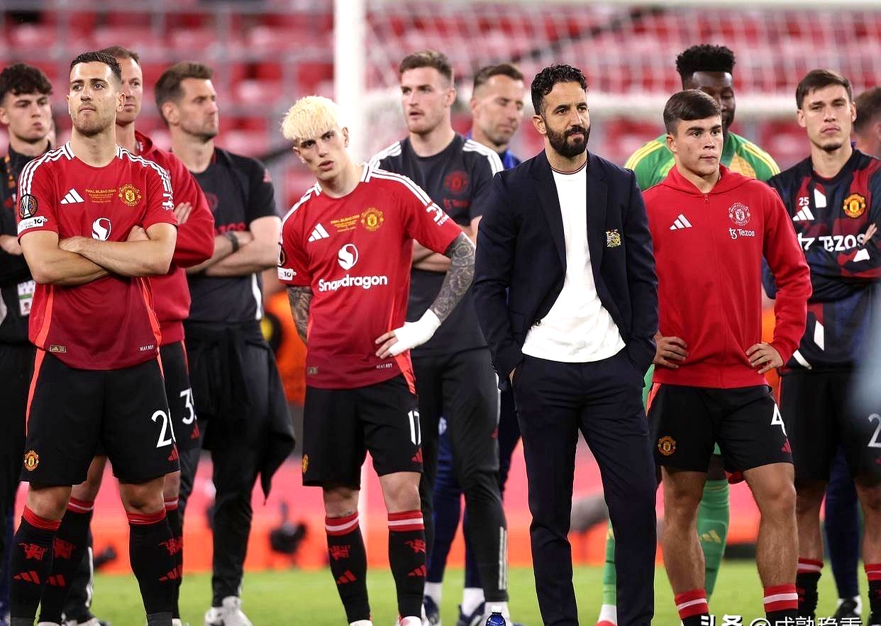 开云体育下载-社区盾国际比赛日走向成谜，曼联远射贴柱，悬念犹存，年轻球员得到机会的简单介绍